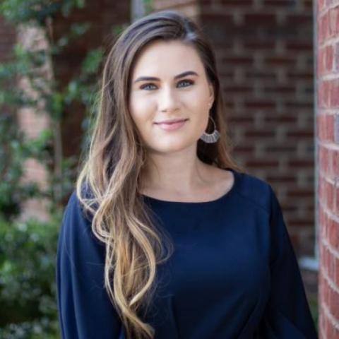 Lauren Compton Headshot