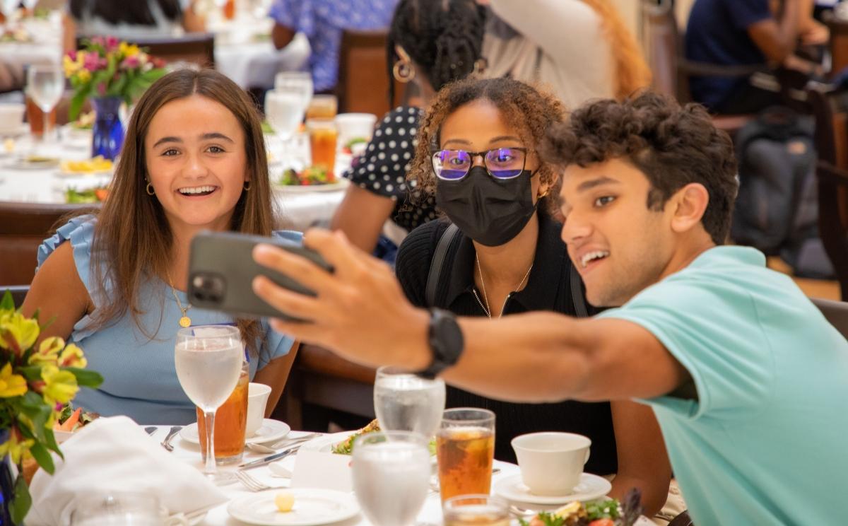 CONEX students taking selfie together